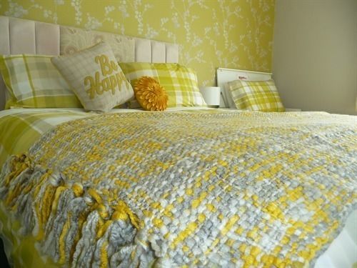 Linchens Bed And Breakfast Felbridge Buitenkant foto